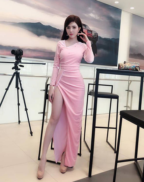 Ảnh hot sao Việt: Bích Phương khoe kính mới