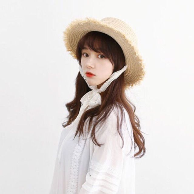 Bestie - Dien trang phuc he chua the goi la dep khi thieu mon phu kien mu coi