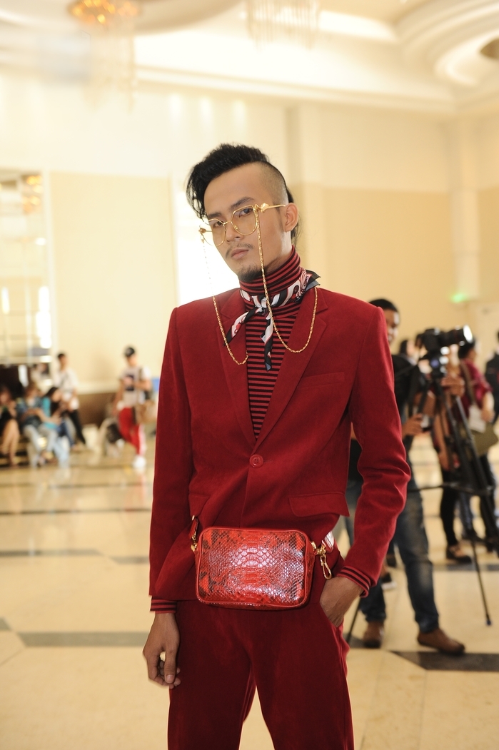 Hàng loạt thí sinh diện trang phục quá lố khi casting The Face 2018