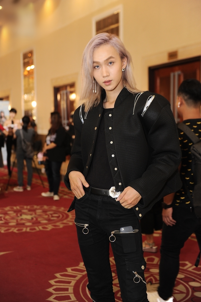 Hàng loạt thí sinh diện trang phục quá lố khi casting The Face 2018