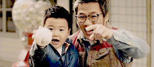 "bestie su truong thanh cua dan nhoc ti dad! where are we going? ban han mua dau tien"