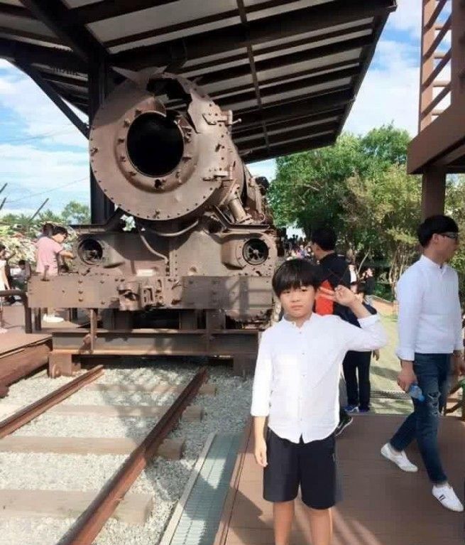 "bestie su truong thanh cua dan nhoc ti dad! where are we going? ban han mua dau tien"