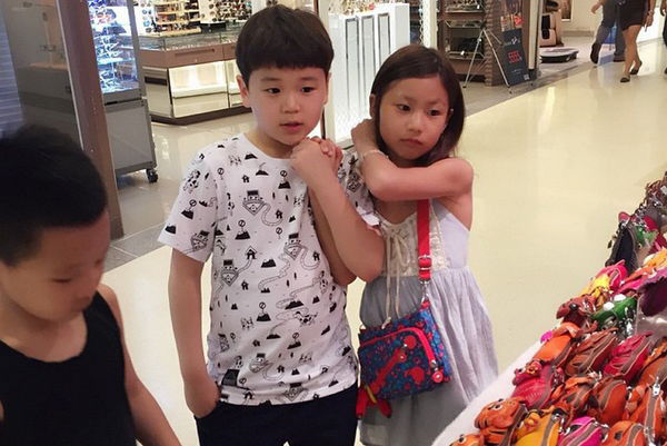 "bestie su truong thanh cua dan nhoc ti dad! where are we going? ban han mua dau tien"