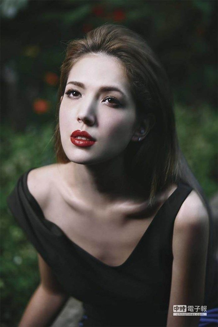 Dat len ban can nhung my nhan dep nhat chau a