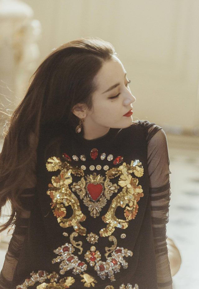 Bestie - Mac ke sacndal bua quanh Dich Le Nhiet Ba van dep den nao long trong bo anh moi