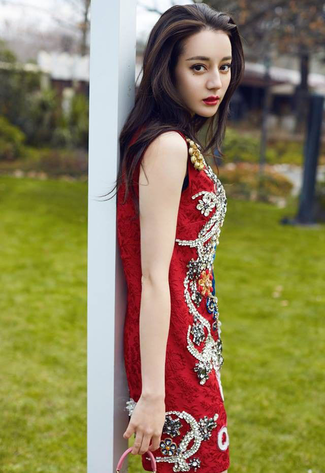 Bestie - Mac ke sacndal bua quanh Dich Le Nhiet Ba van dep den nao long trong bo anh moi