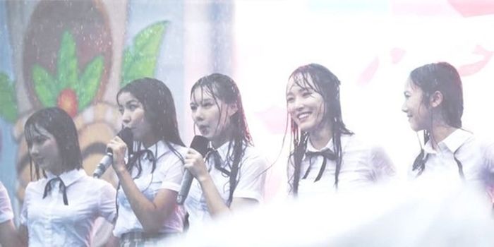 Điểm lại những sân khấu dưới mưa đi vào huyền thoại của loạt idol Kpop