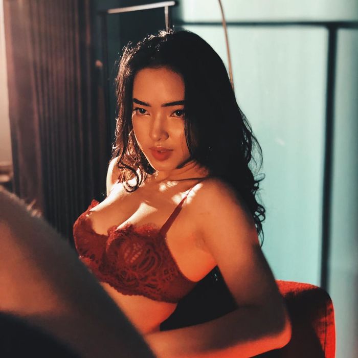 Goc nghieng than thanh cua hot girl ai dinh hon ai