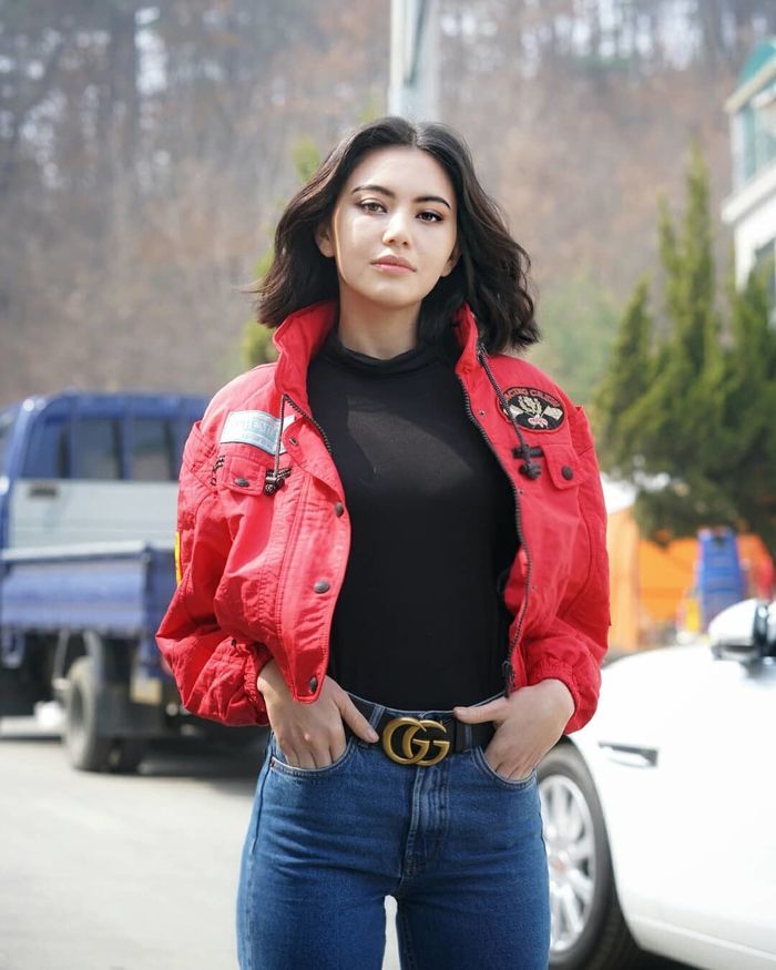 Gu thoi trang cua mai davika chay ngay di khong dua duoc dau