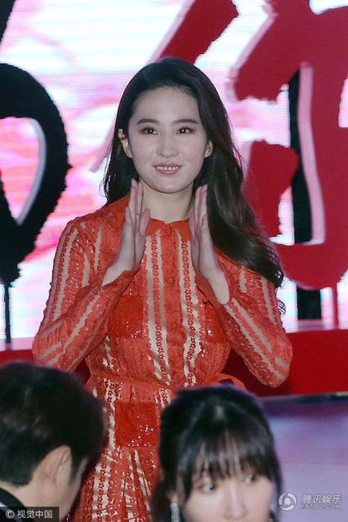 bestie khoanh khac kem sang cua luu diec phi khi khong co photoshop