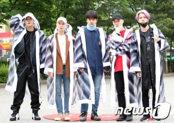 Màn đọ sắc của dàn sao Kpop