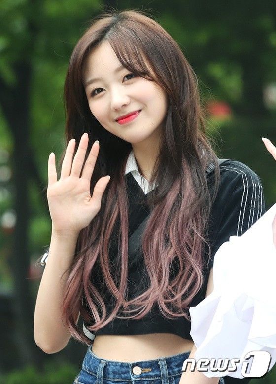 Màn đọ sắc của dàn sao Kpop
