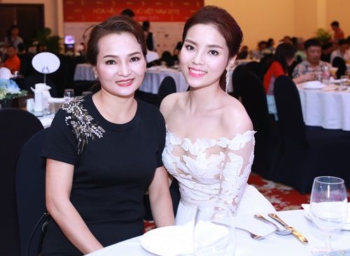 Bestie - Nhung ba me Viet luon la hau phuong vung chac cho con giua tam bao scandal