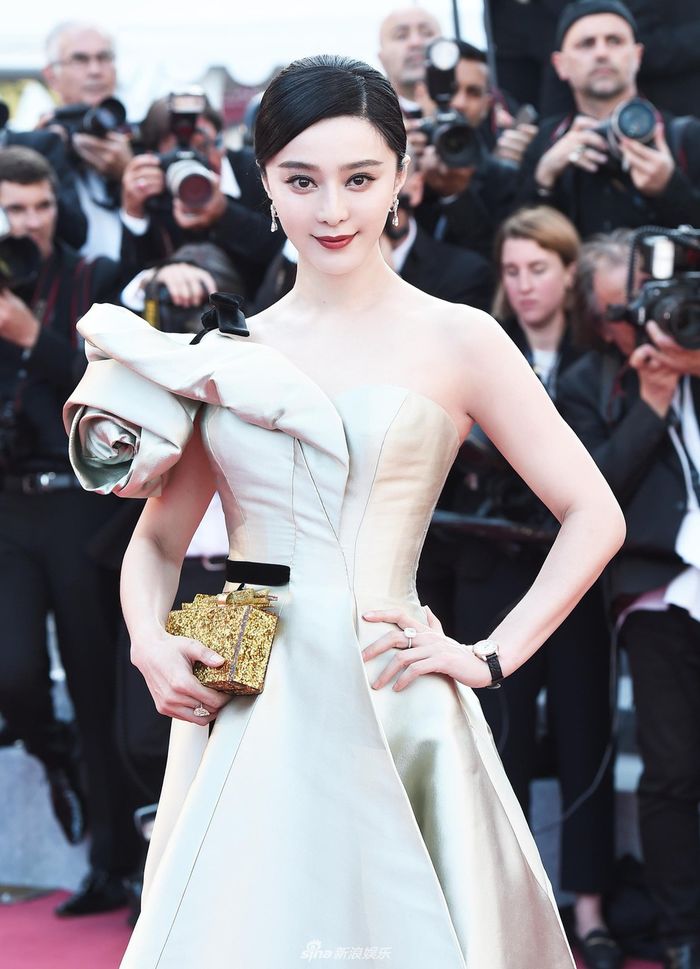Những bộ trang phục lố, lộ và kỳ quái đổ bộ thảm đỏ Cannes 2018