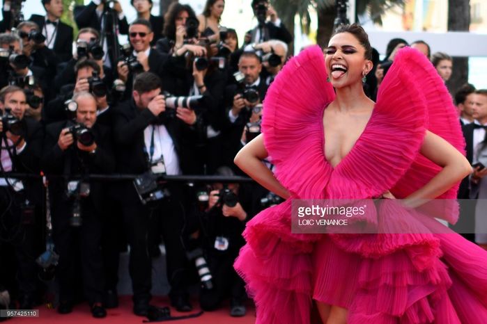 Những bộ trang phục lố, lộ và kỳ quái đổ bộ thảm đỏ Cannes 2018