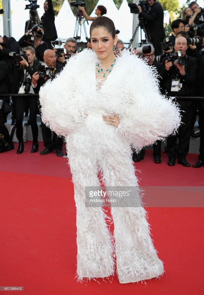 Những bộ trang phục lố, lộ và kỳ quái đổ bộ thảm đỏ Cannes 2018