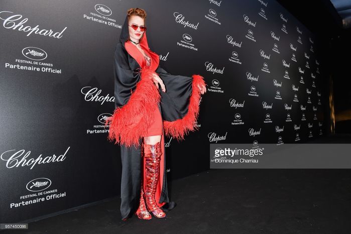 Những bộ trang phục lố, lộ và kỳ quái đổ bộ thảm đỏ Cannes 2018