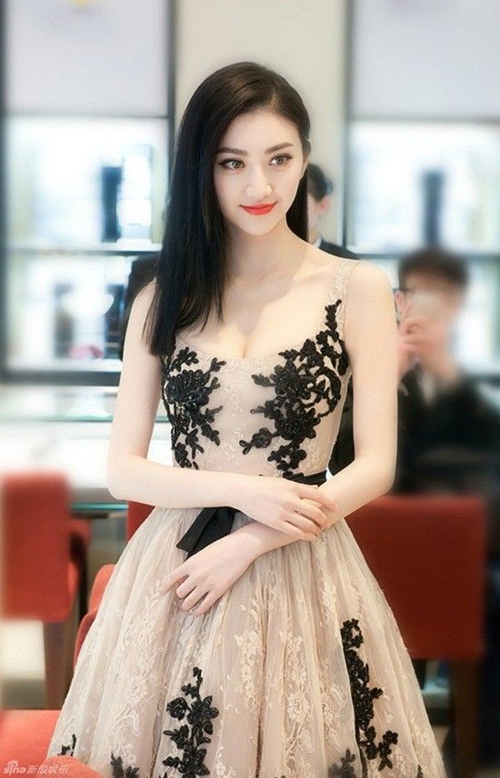 Những cặp sao nữ Châu Á bằng tuổi nhưng nhan sắc lại quá khác biệt