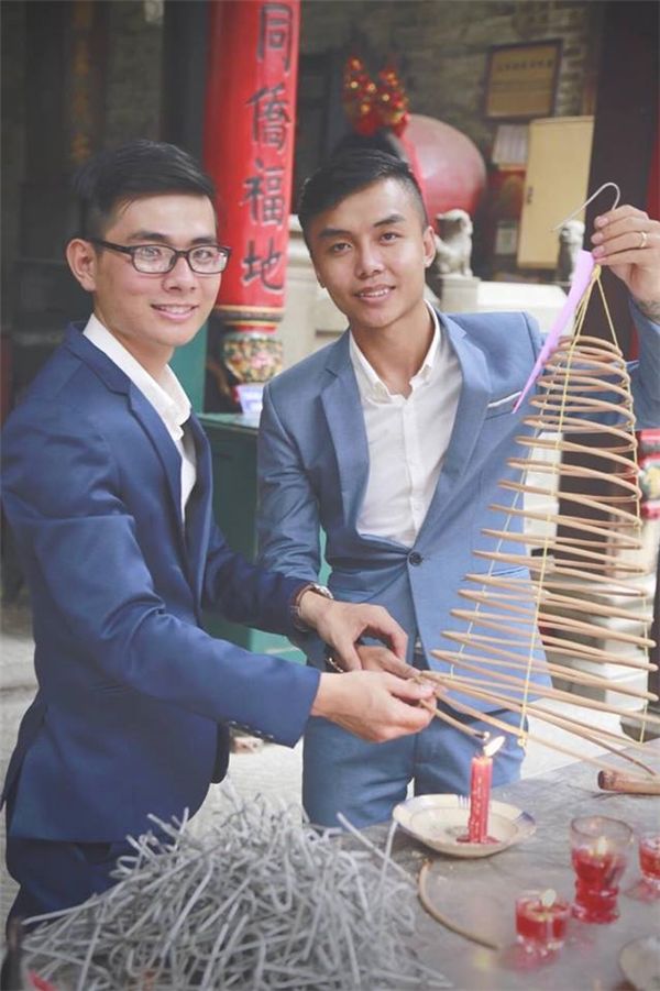bestie nhung dam cuoi dong tinh gay sot cong dong mang