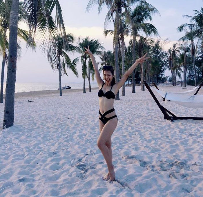 Những hot girl Việt khoe eo thon mông nở với các kiểu bikini cực hot