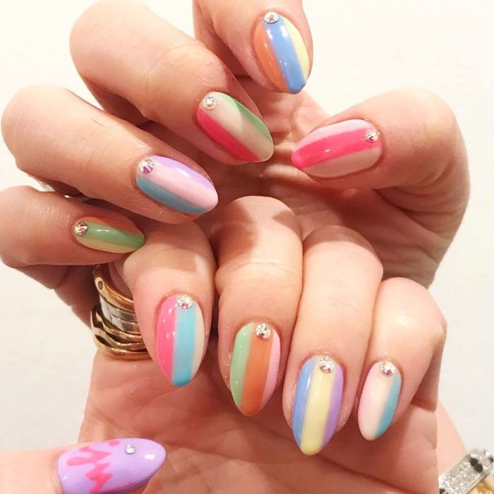 Những mẫu móng tay đơn giản mà thanh lịch để nàng diện hè này