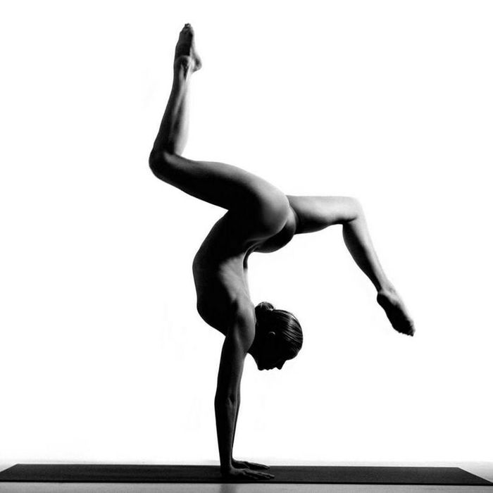 Nude yoga splits