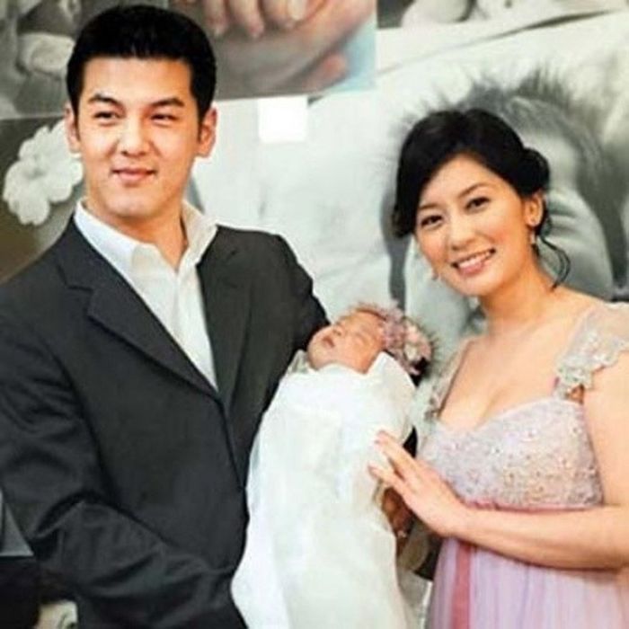 Nhữnững cặp sao từ chị em thân thiết thành kẻ thù