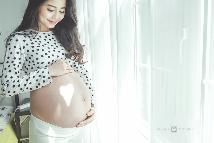 Sao nữ Việt khoe bụng bầu vượt mặt