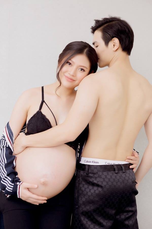 Sao nữ Việt khoe bụng bầu vượt mặt