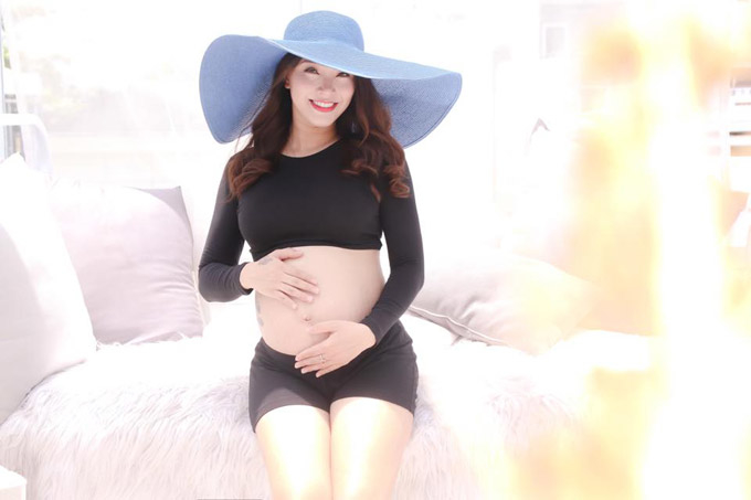 Sao nữ Việt khoe bụng bầu vượt mặt
