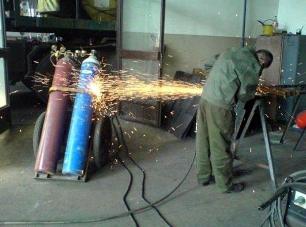 Cười banh nóc trước loạt ảnh đàn ông liều mạng