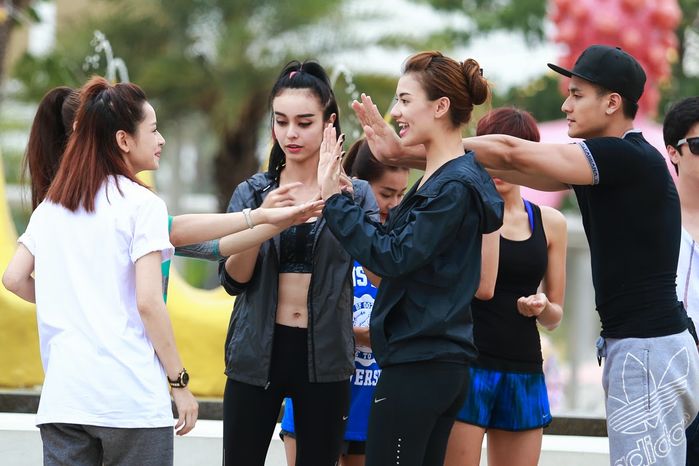 Thái độ của hội người yêu cũ showbiz Việt khi chạm mặt nhau