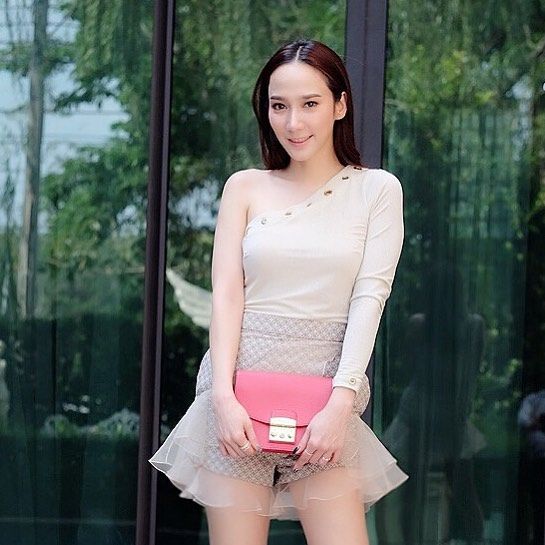 Top 5 mỹ nhân nổi tiếng quyền lực nhất MXH Thái Lan