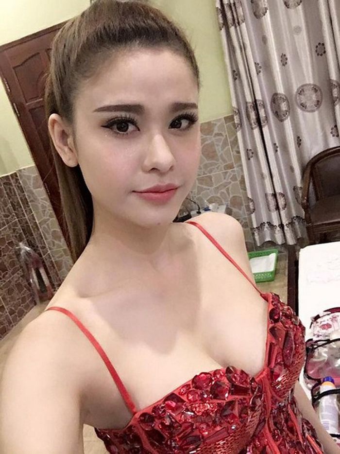 Vòng 1 quyến rũ của các bà mẹ trong showbiz Việt