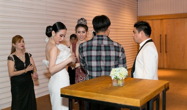Phản ứng của sao Việt khi gặp lại người yêu cũ