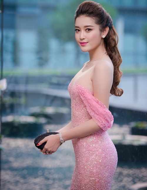12 my nhan Vbiz co vong eo nho hon ca sieu mau