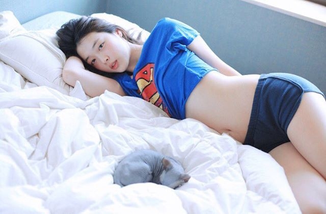 Sulli gây nhiều tranh cãi trong bộ ảnh mới đầy gợi cảm