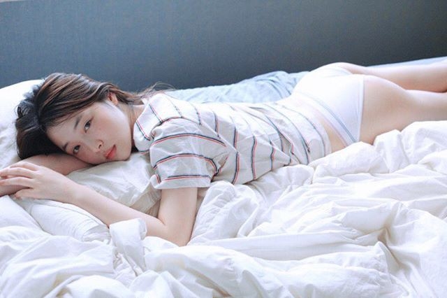 Sulli gây nhiều tranh cãi trong bộ ảnh mới đầy gợi cảm
