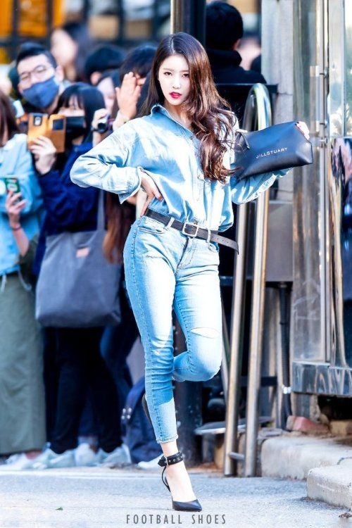 Những mỹ nhân K-pop diện quần jean gợi cảm không thua gì người mẫu