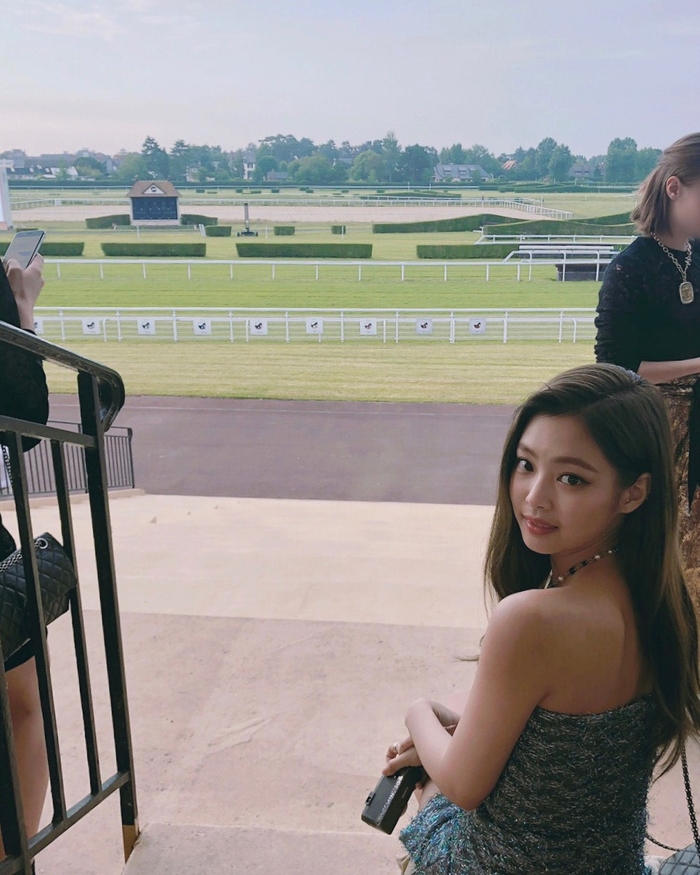 Ảnh của Jennie có gì hot mà mỗi tấm hút cả triệu views trên Instagram?
