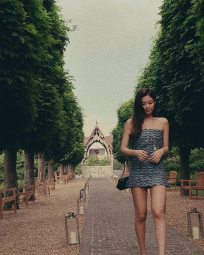 Ảnh của Jennie có gì hot mà mỗi tấm hút cả triệu views trên Instagram?