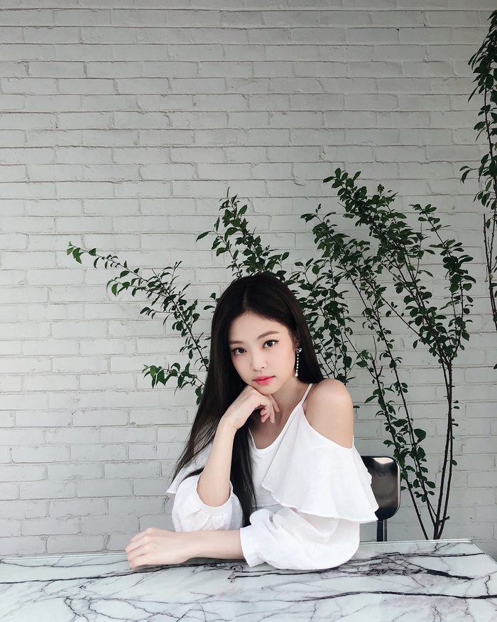 Ảnh của Jennie có gì hot mà mỗi tấm hút cả triệu views trên Instagram?