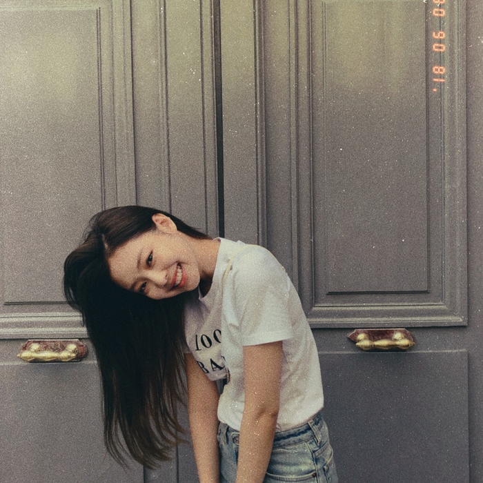 Ảnh của Jennie có gì hot mà mỗi tấm hút cả triệu views trên Instagram?