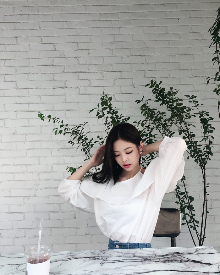 Ảnh của Jennie có gì hot mà mỗi tấm hút cả triệu views trên Instagram?