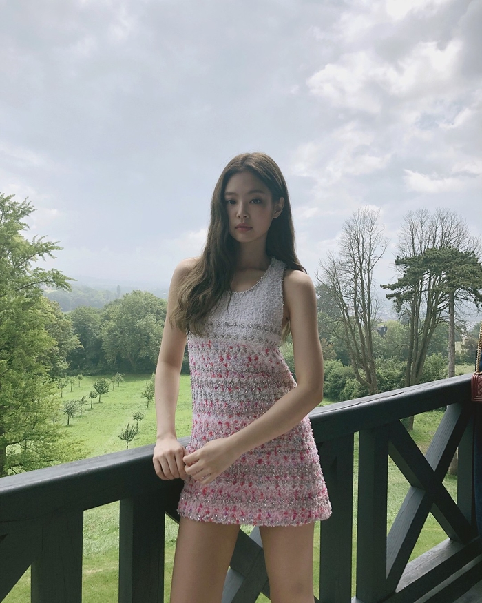 Ảnh của Jennie có gì hot mà mỗi tấm hút cả triệu views trên Instagram?