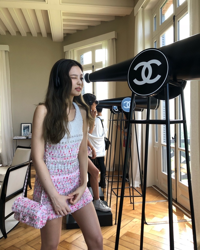 Ảnh của Jennie có gì hot mà mỗi tấm hút cả triệu views trên Instagram?
