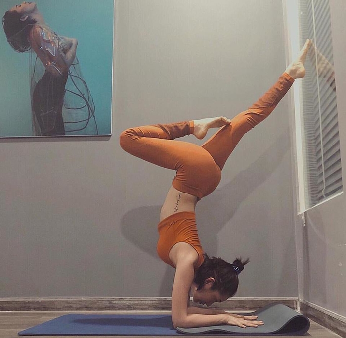 Sao Việt mượn các tư thế yoga khó nhằn để khoe khéo đường cong