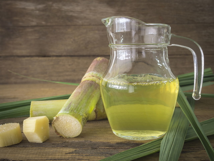 Bỏ ngay kiểu uống nước mía này nếu không muốn rước thêm bệnh vào thân