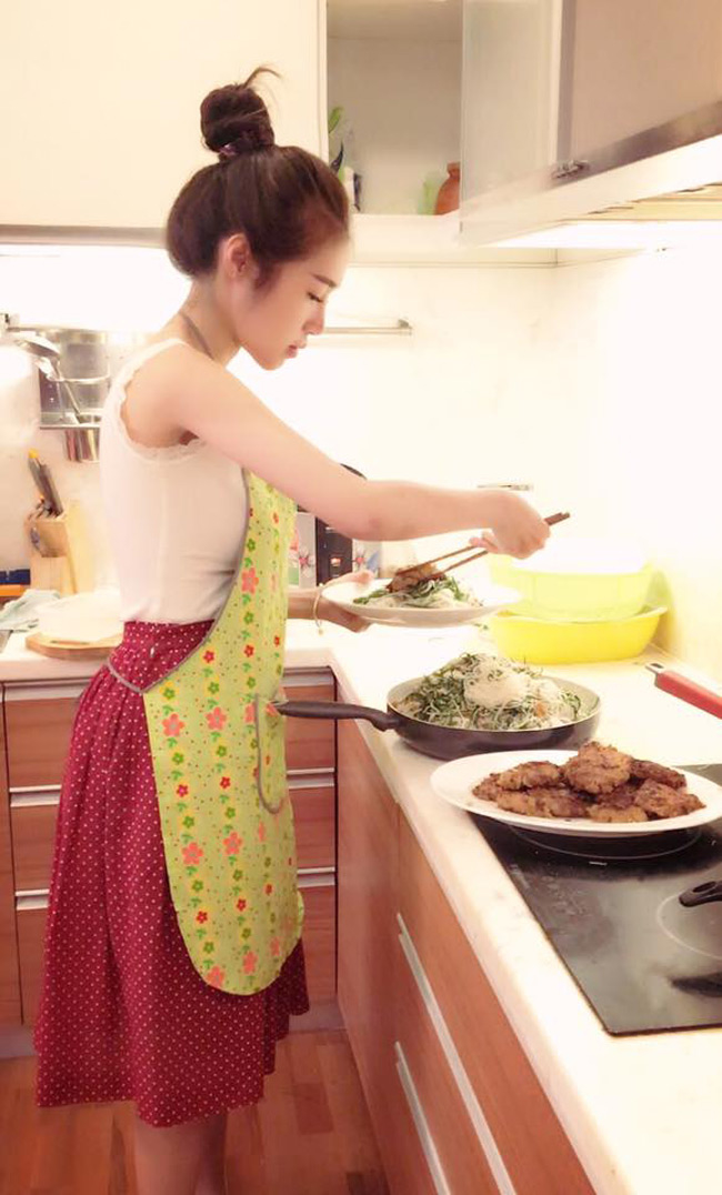 Ai ngờ các mỹ nhân này không chỉ tài năng, xinh đẹp mà còn giỏi nấu ăn