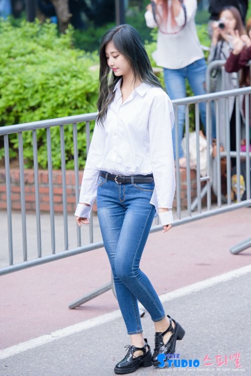 Những mỹ nhân K-pop diện quần jean gợi cảm không thua gì người mẫu